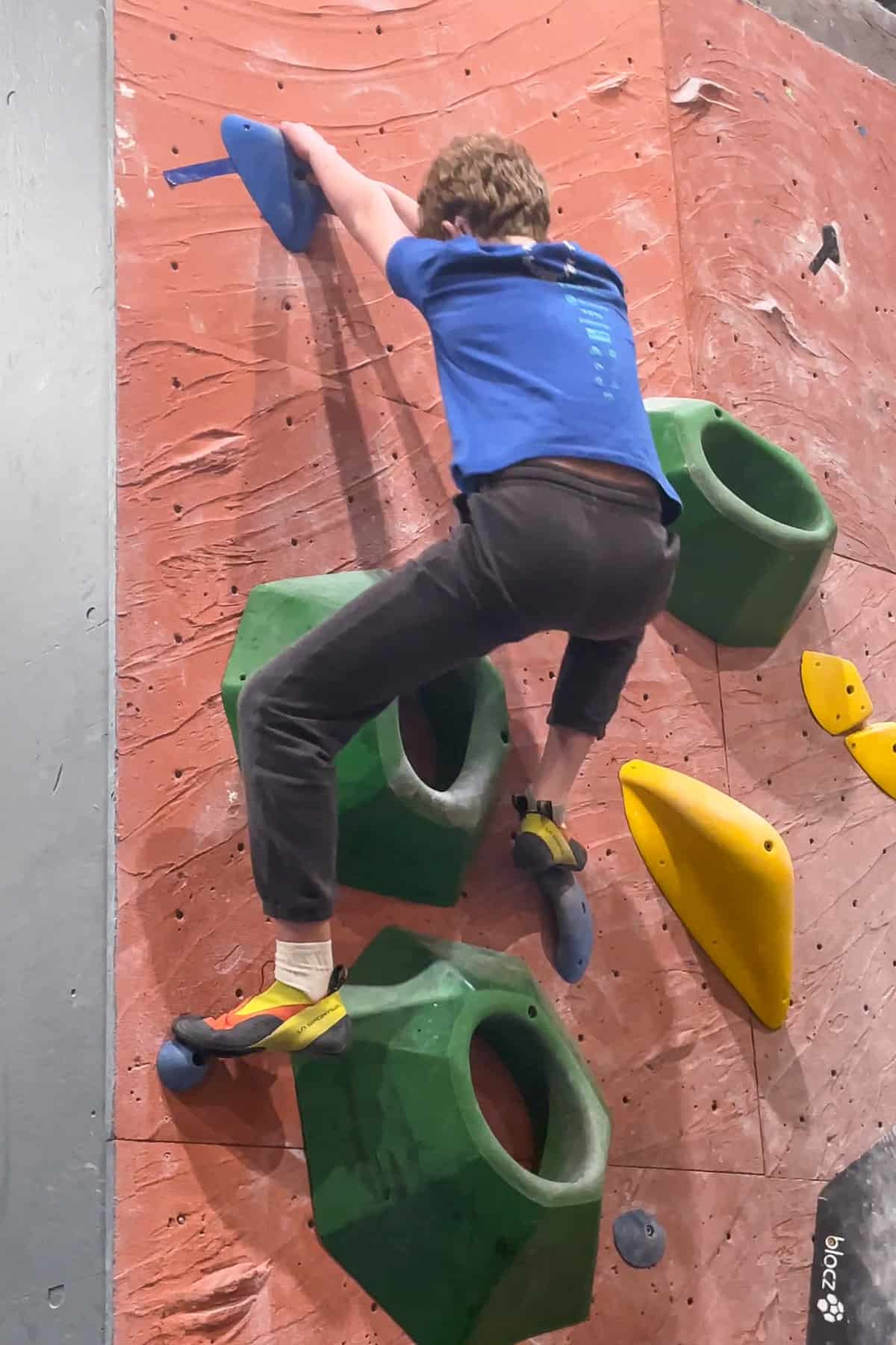 two hand control of top hold of a boulder problem